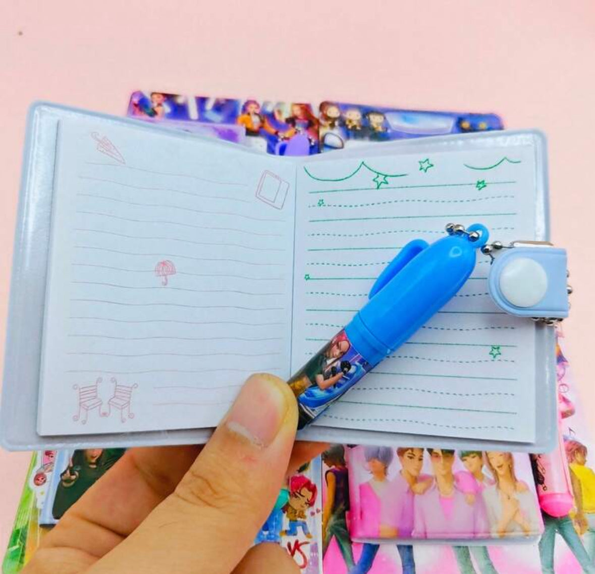 1 Set (2 Pieces) K-Pop Magic Girl Squad Stationery Set #005 - Mini Pocket Notebooks With Matching Pens, High-Aesthetic Cute Designs, Paper For Primary School Students, Ideal For Homework/Classroom/Back-To-School Gift (Stochastic Style)